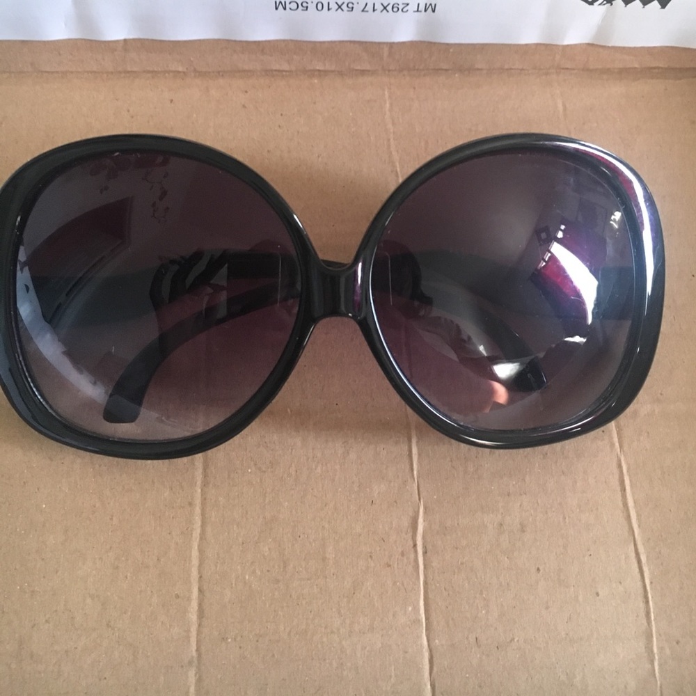 Black sunglasses