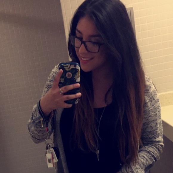 Meet your Posher, Angelique - Picture 2 of 3