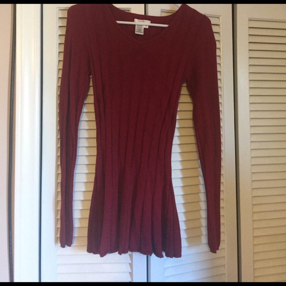 Very flattering red Vneck sweater!