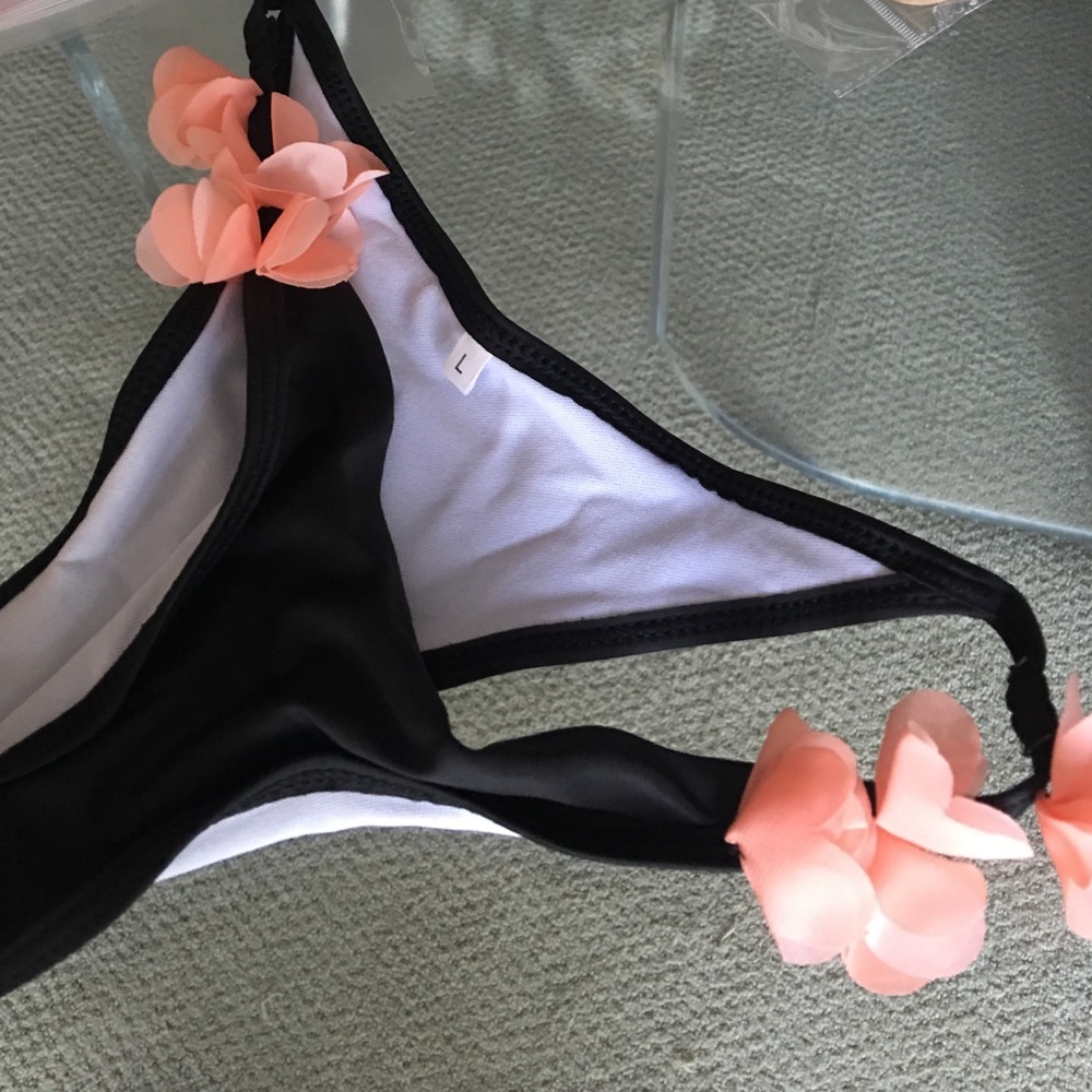 ✨Pink & Black Flower Petal String Bikini✨ - Picture 4 of 6