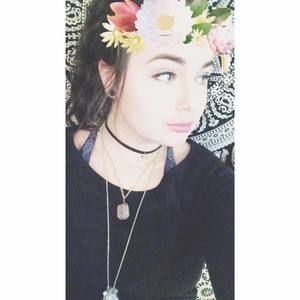 Meet your Posher, Alexia