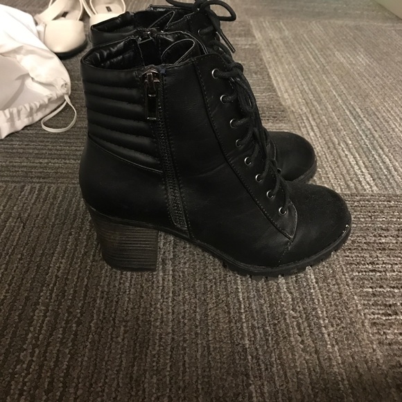 Brand new boots - Picture 2 of 2