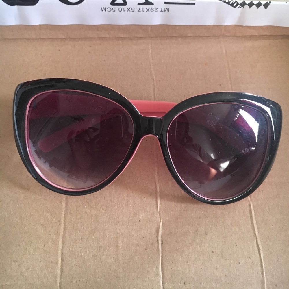 Cat eye glasses