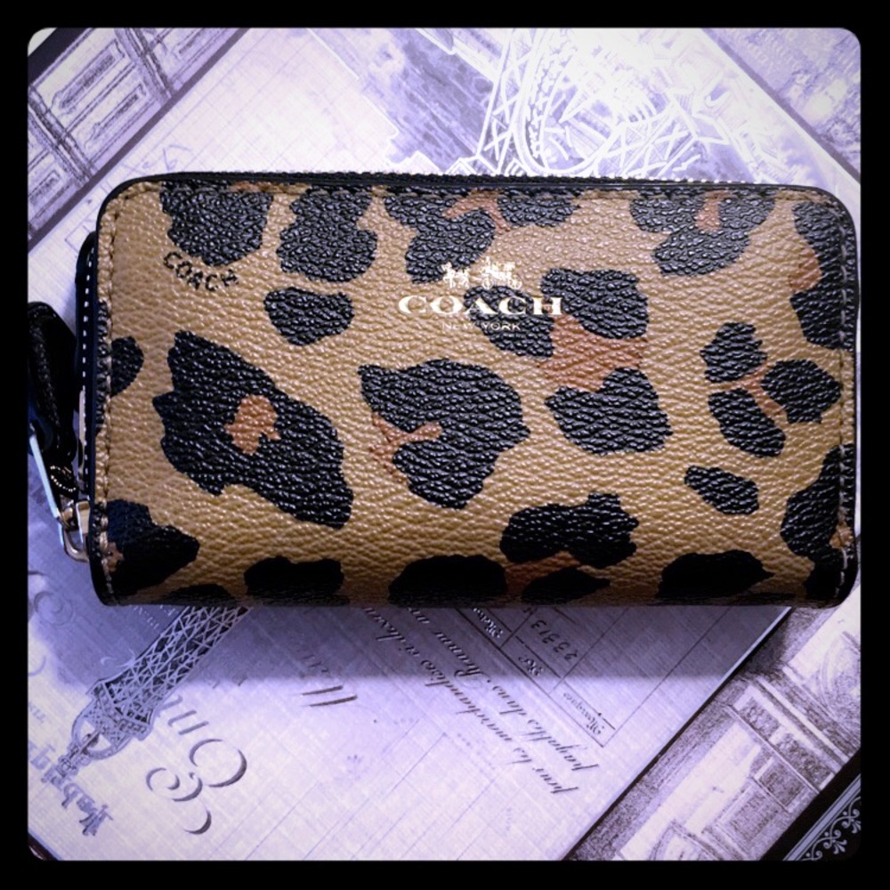 🐾 Cheetah Print Coach Wallet 🐾