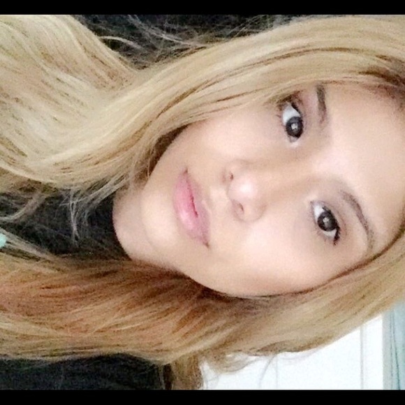 Meet your Posher, Nicole - Picture 1 of 1