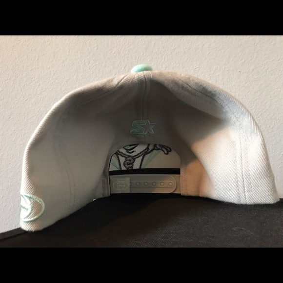 SnapBack hat - Picture 3 of 4