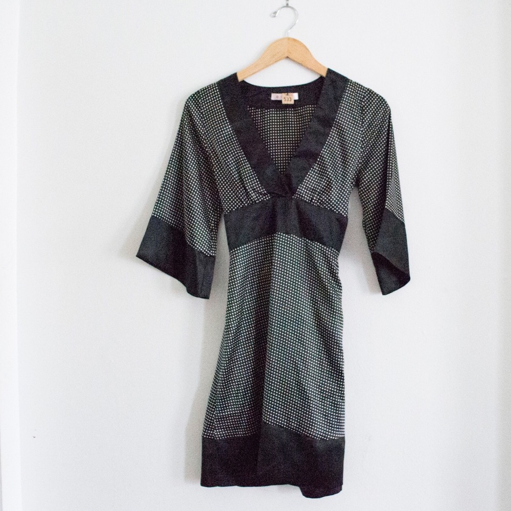 Kimono style deep V neck polkadot tie back dress