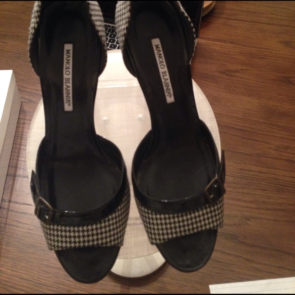 Manolo Houndstooth Pumps