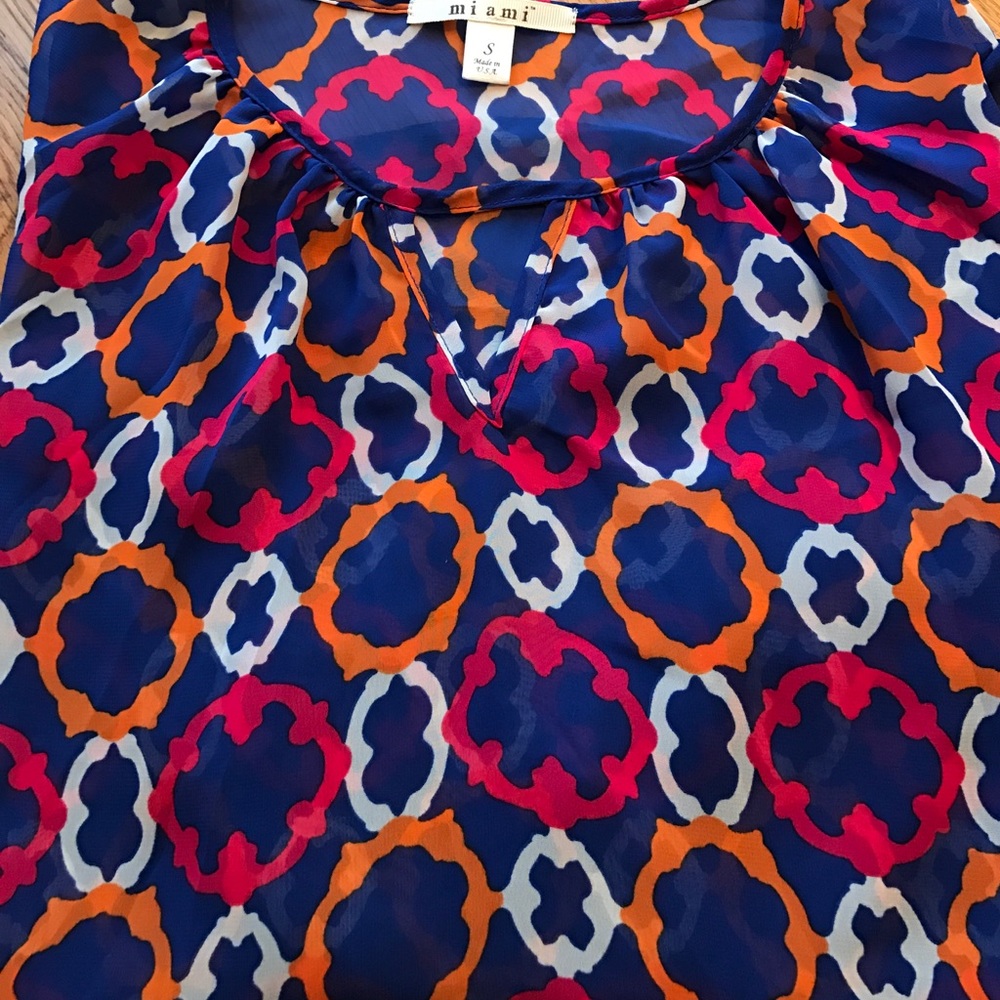 NWOT Francesca's Mi Ami cold shoulder top