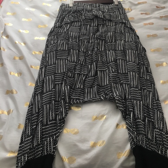 Manaola Pants - Picture 2 of 2