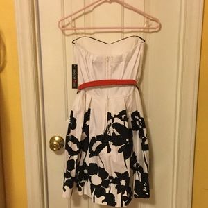 Black and White Floral Dress NWT 🌹