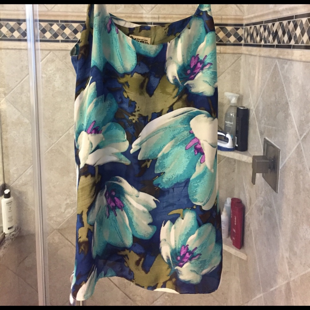 Show me your mumu silky tunic. Worn once