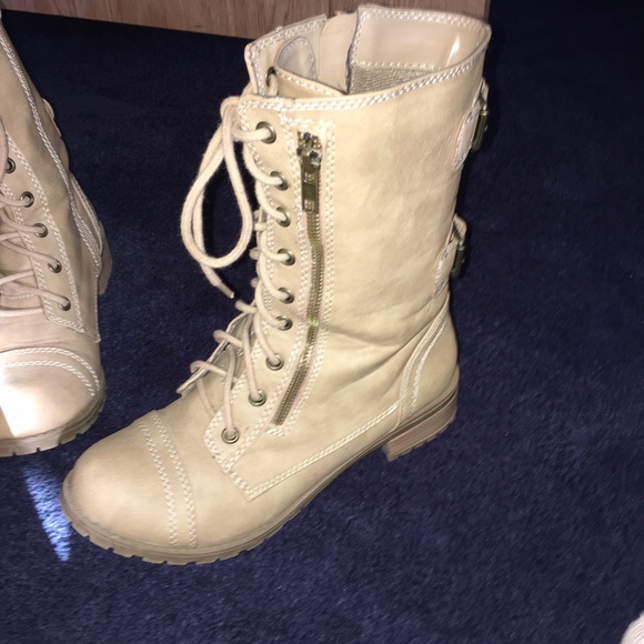 Women's boots - Picture 2 of 3