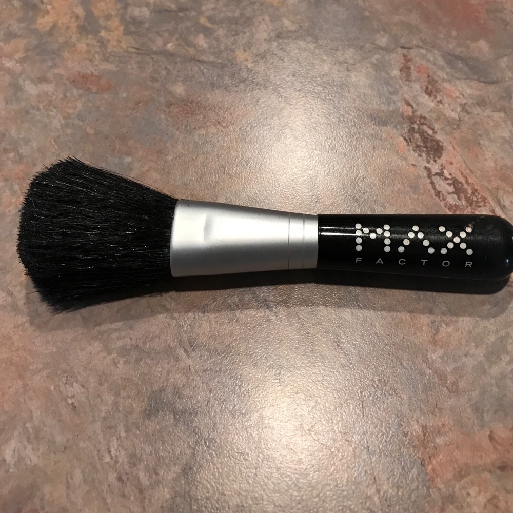 Blush brush