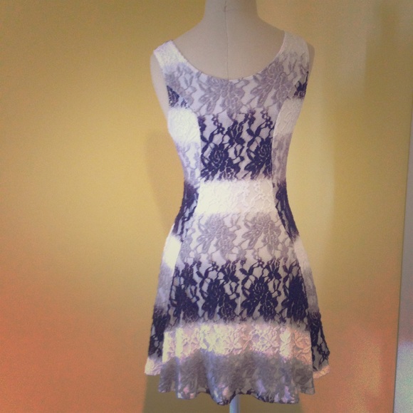 Party Lace party dress. - Picture 2 of 5