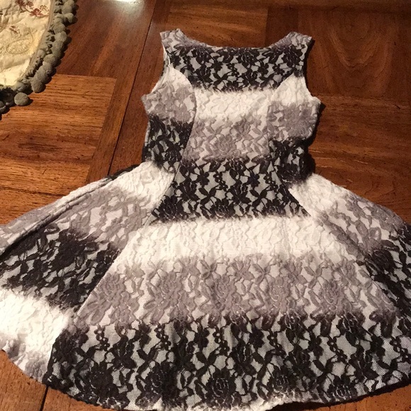 Party Lace party dress. - Picture 3 of 5