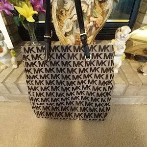 AUTHENTIC MICHAEL KORS TOTE