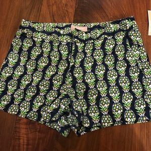 Banana Republic pineapple shorts🍍