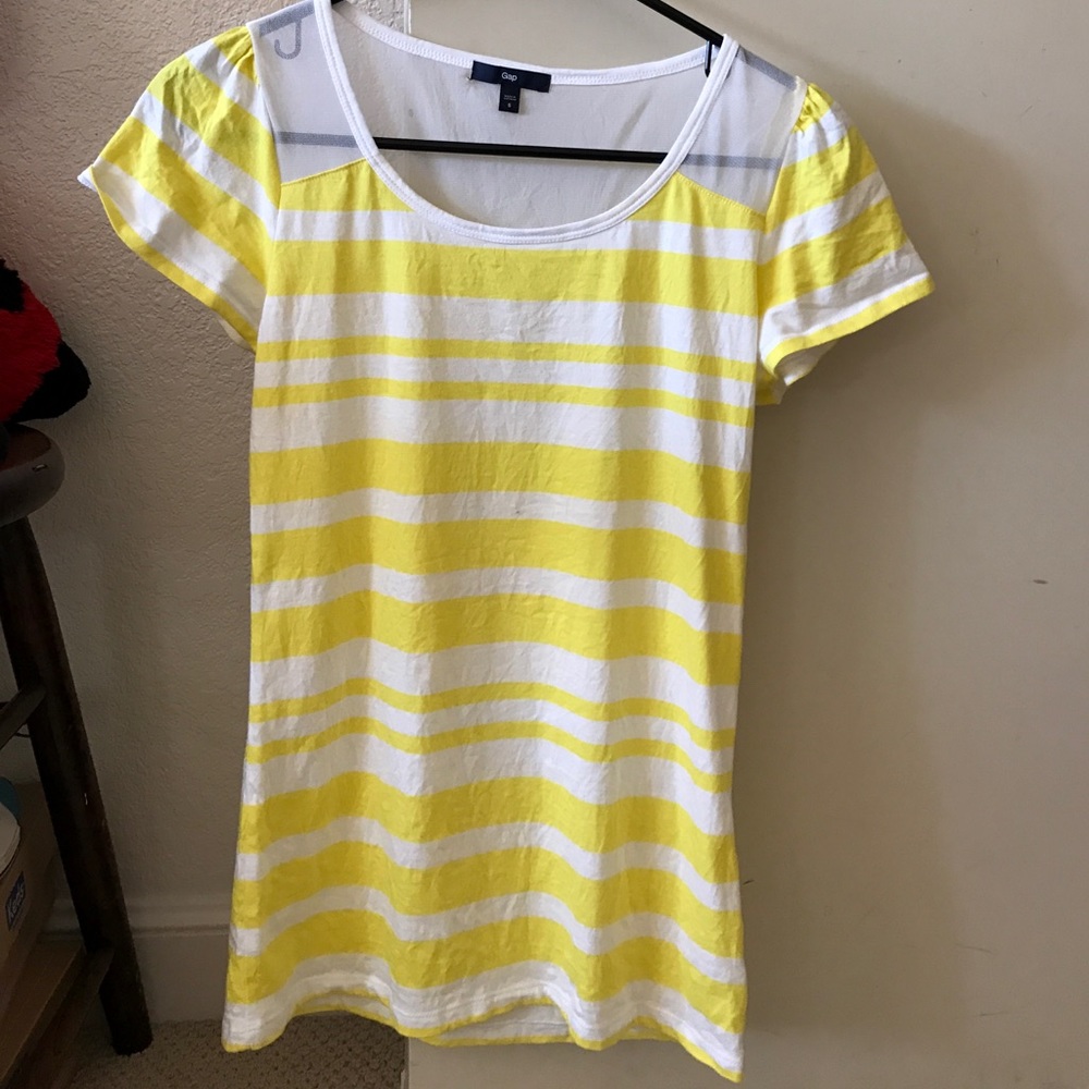 Gap striped yellow t-shirt