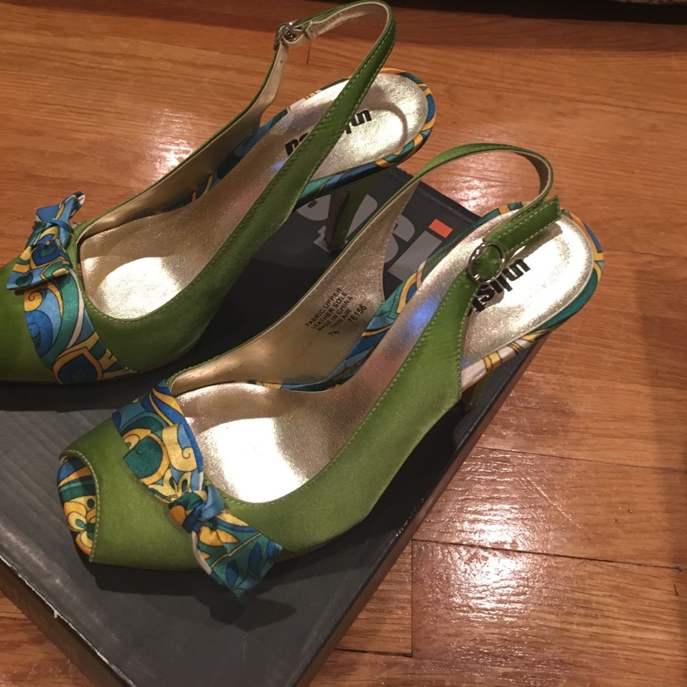 Green w paisley print bow Sling back