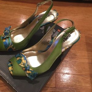 Green w paisley print bow Sling back