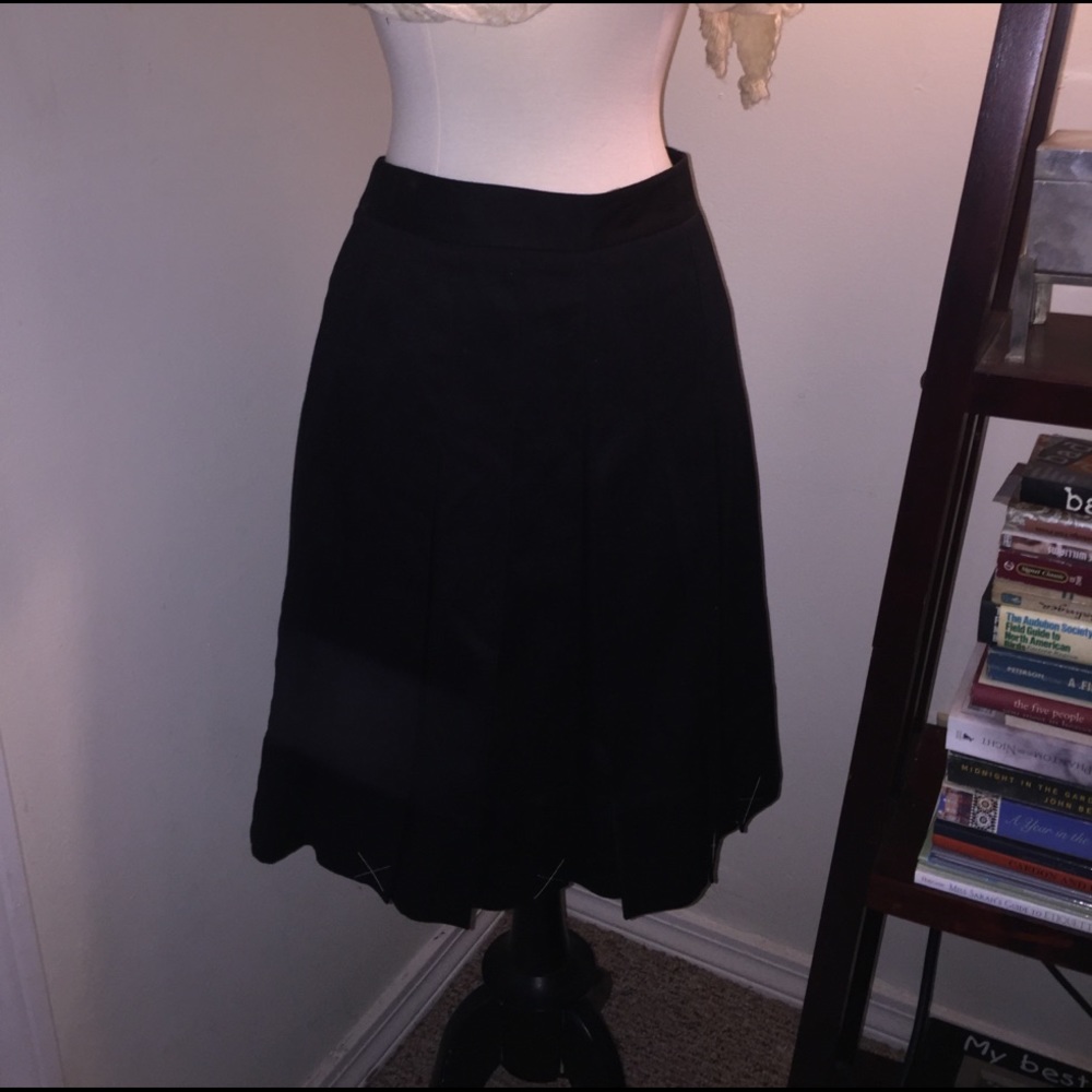 Ann Taylor pleated skirt sz 6 black NWT beautiful