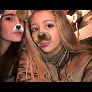 Meet your Posher, ella