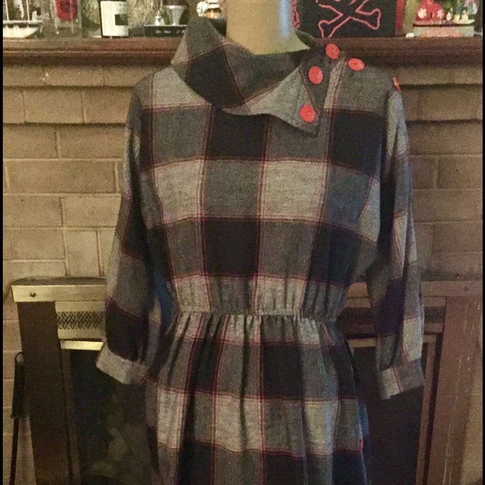 Vintage black, white & grey plaid dress w/buttons