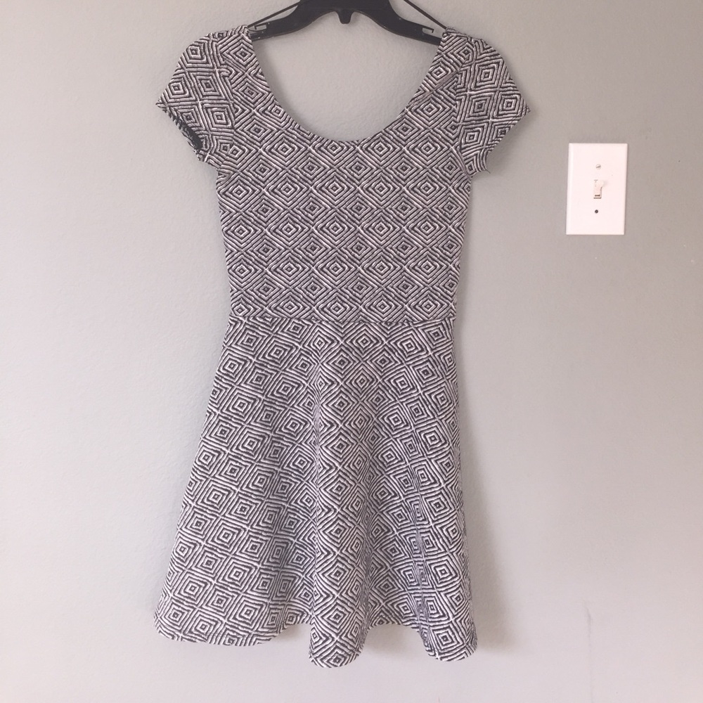 cute dress!
