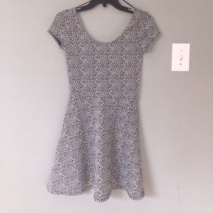 cute dress!