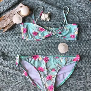 Super cute Billabong flower print SWIM suit