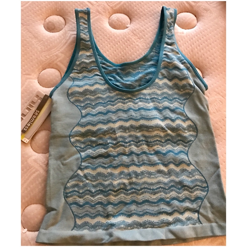 HInd Seamless "Winter Wave " Tank. Size Small