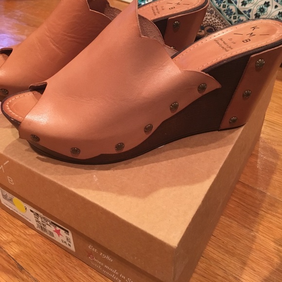 Natural color camel like color clogs wedges. - Picture 2 of 8