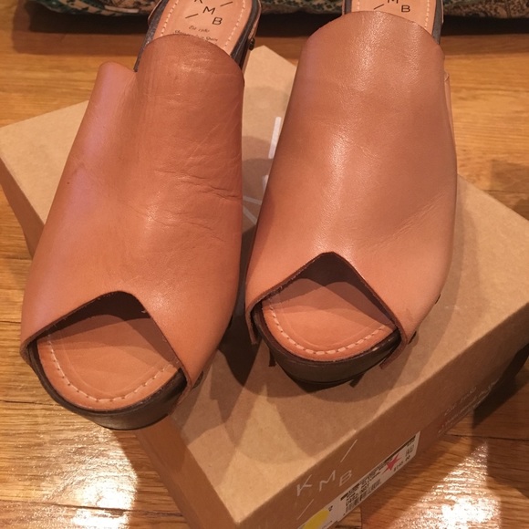 Natural color camel like color clogs wedges. - Picture 3 of 8