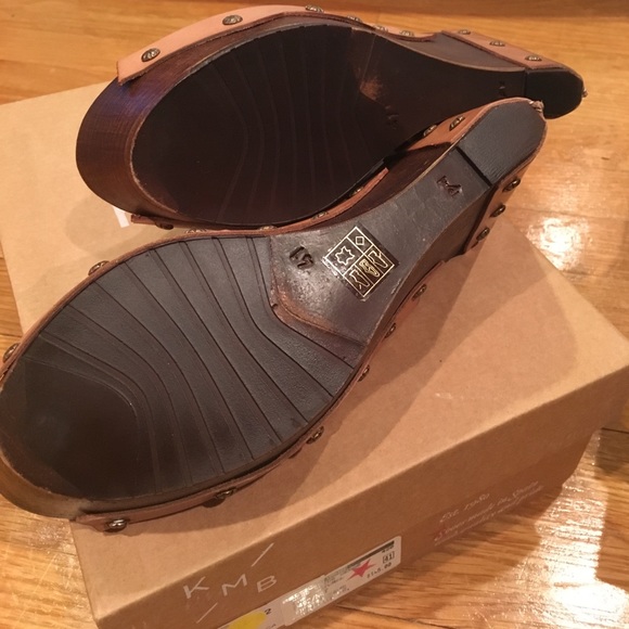 Natural color camel like color clogs wedges. - Picture 4 of 8