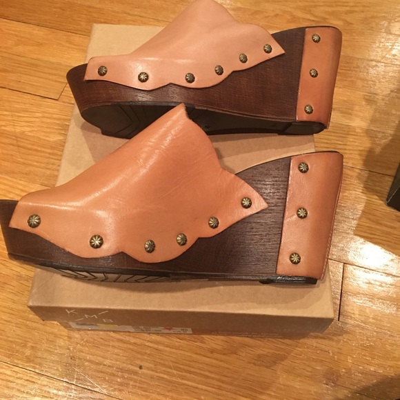 Natural color camel like color clogs wedges. - Picture 6 of 8