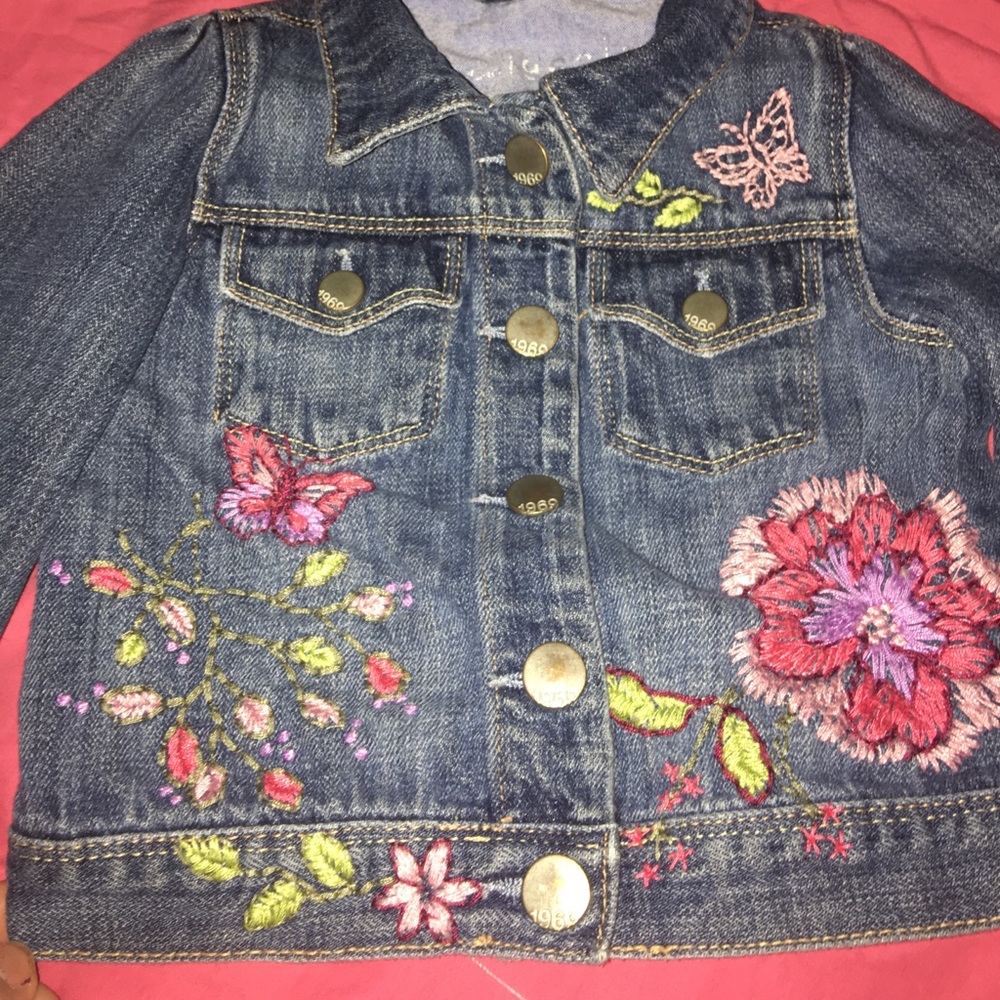 Gap 4t gorgeous embroidered jean jacket