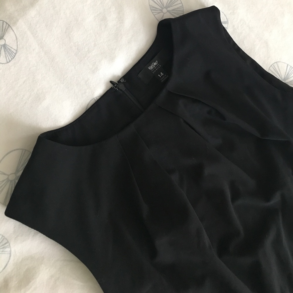 Black sheath dress with belt