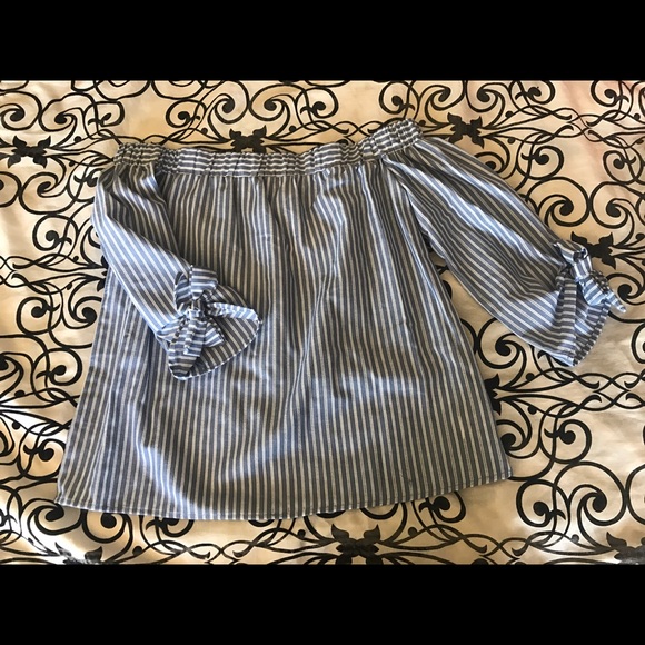 Off the Shoulder Top - Picture 2 of 4