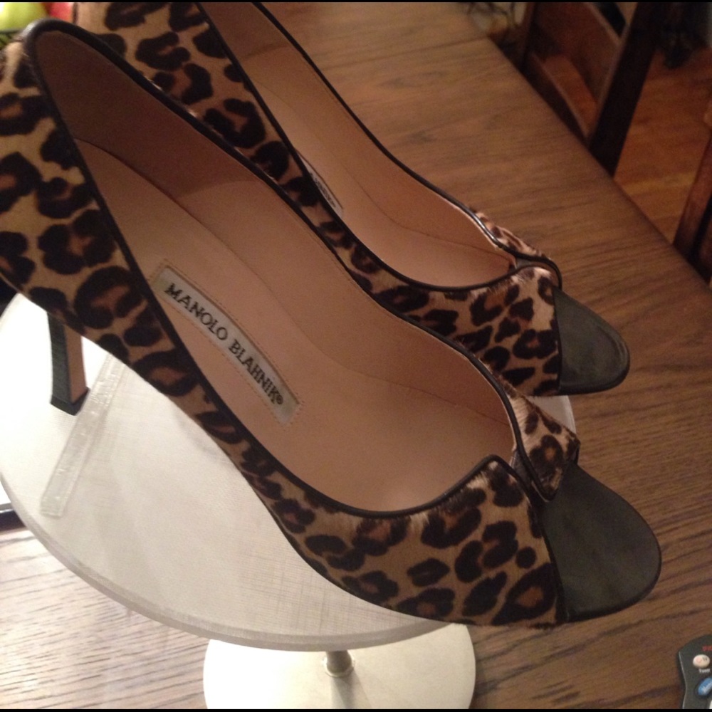 Manolo Leopard D'Orsay pump