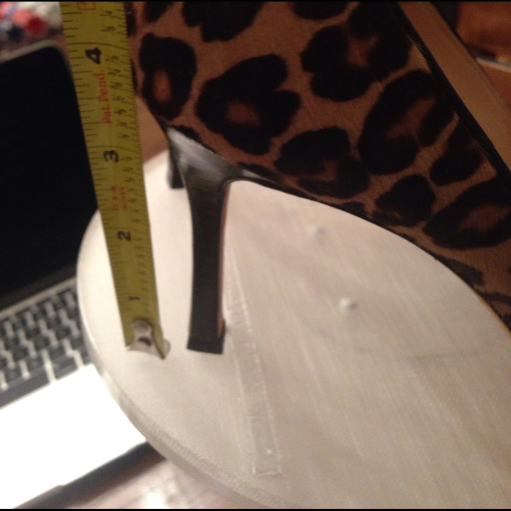 Manolo Leopard D'Orsay pump - Picture 2 of 5