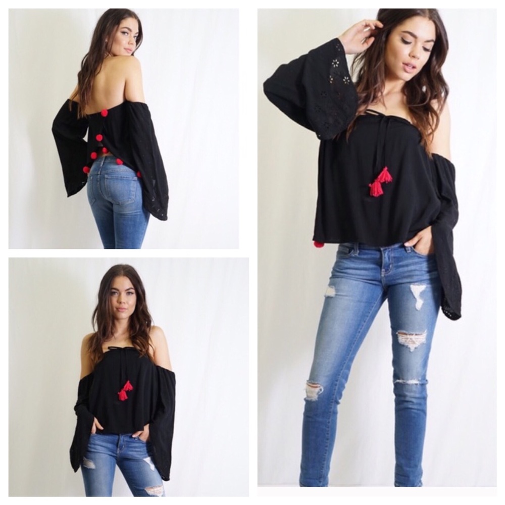 Cantina pompom off the shoulder blouse!