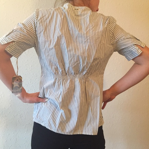 Converse loose fitting short sleeve button down - Picture 2 of 3