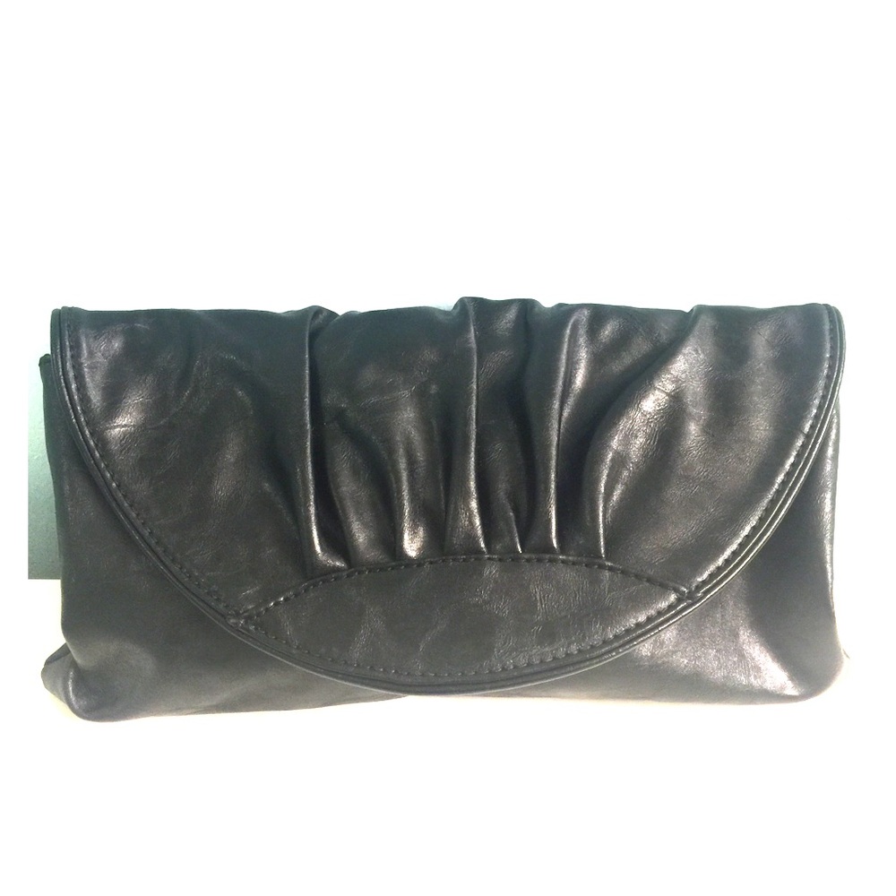 Crush black vegan leather clutch w/magnetic close