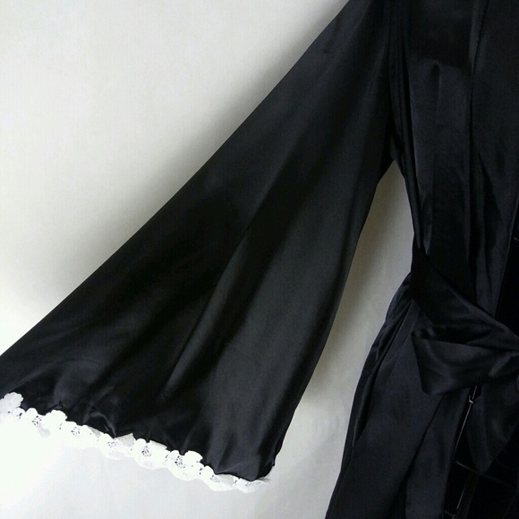 🌑NEW! Black Silky Kimono - Picture 4 of 6