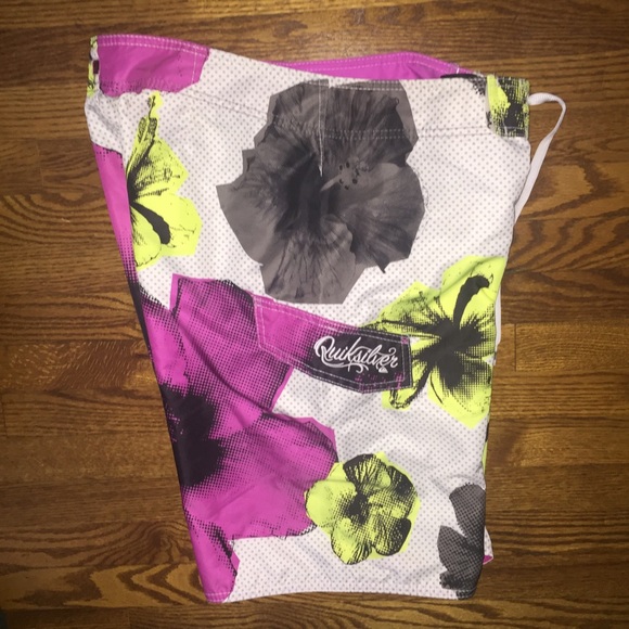 Quiksilver swim suit...Size 33 - Picture 3 of 5