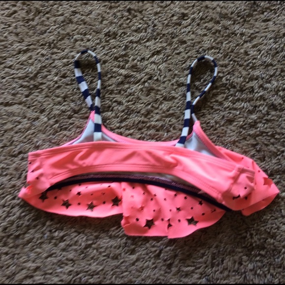 A bikini top with a pink front and stars cut out - Picture 3 of 4