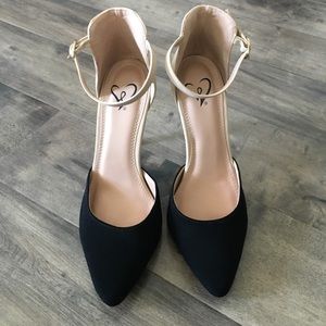 Pointy toe Heel in Black/Nude