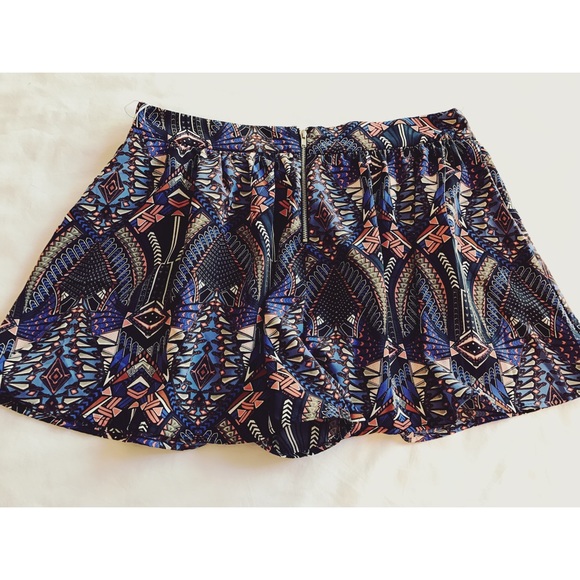 Colorful festival abstract print shorts - Picture 3 of 4