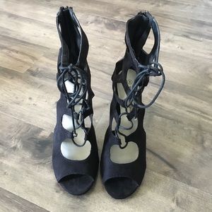 Lace up Heel in Black